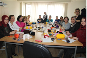 AMİGURİMİ (Tığ ve şiş yardımı ile yapılan oyuncak bebek) 